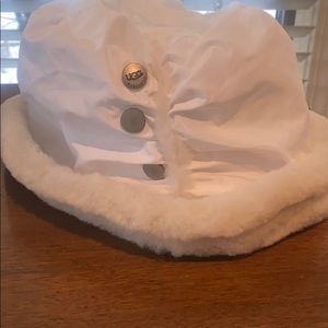Women’s white hat